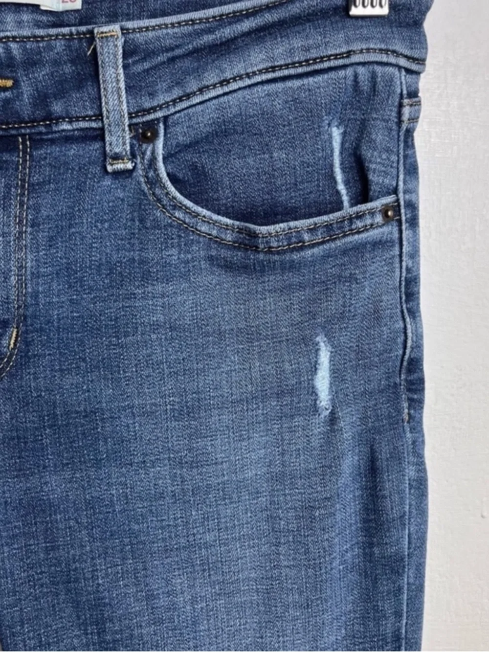 LEVI’S 711 Skinny Jeans
